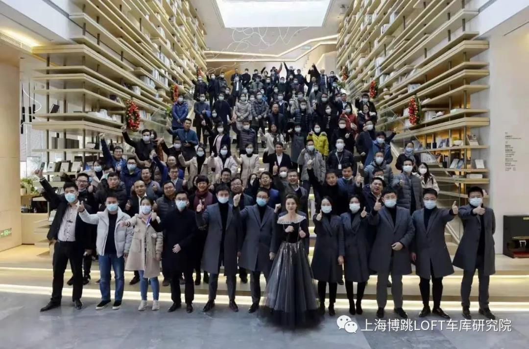 毕节全国一百多人在华侨城汉口道6号参观研讨LOFT专利车库技术！